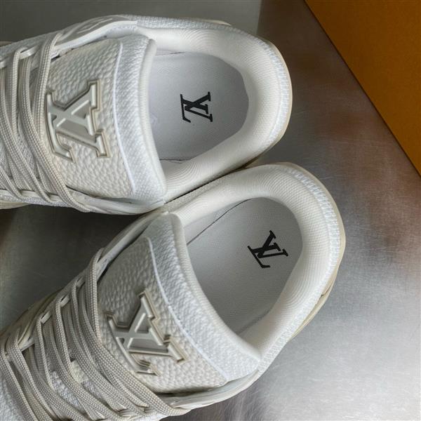 20251128154045899 390